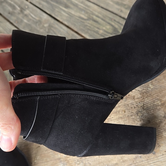 LC LAUREN CONRAD Black Faux Suede Ankle Booties. Size 8W. Like New! - Picture 8 of 16